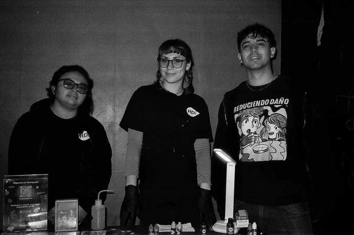Reduciendo Daños team at an Inherente showcase